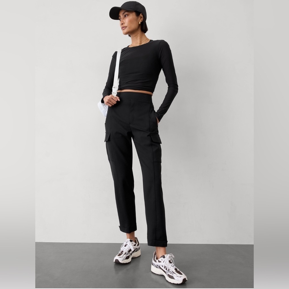 NWT Athleta Women’s Endless Cargo Black Pants size 14.